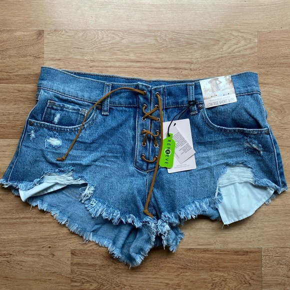 Sincerely Jules low rise denim shorts NWT - Picture 1 of 4